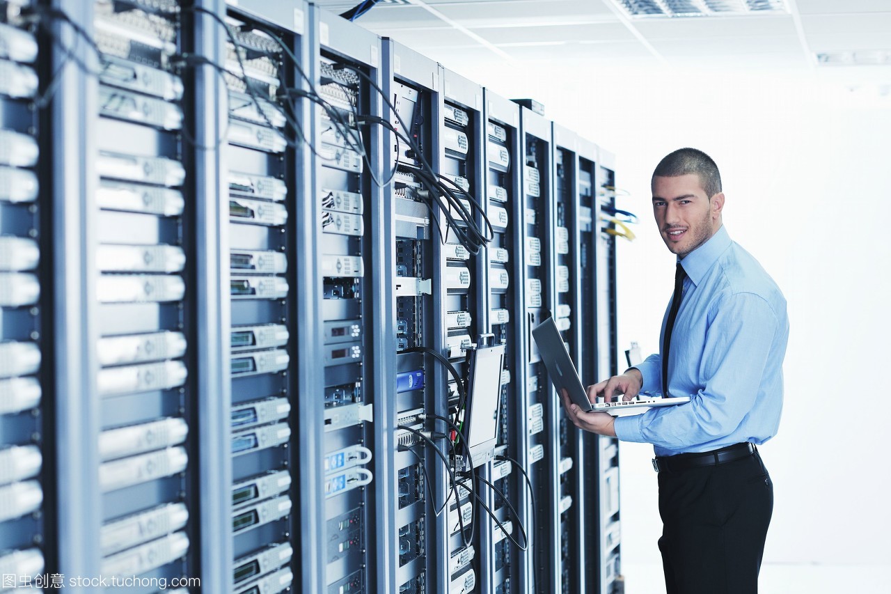 科技浪潮中的新工匠 当年轻工程师遇见服务器机房